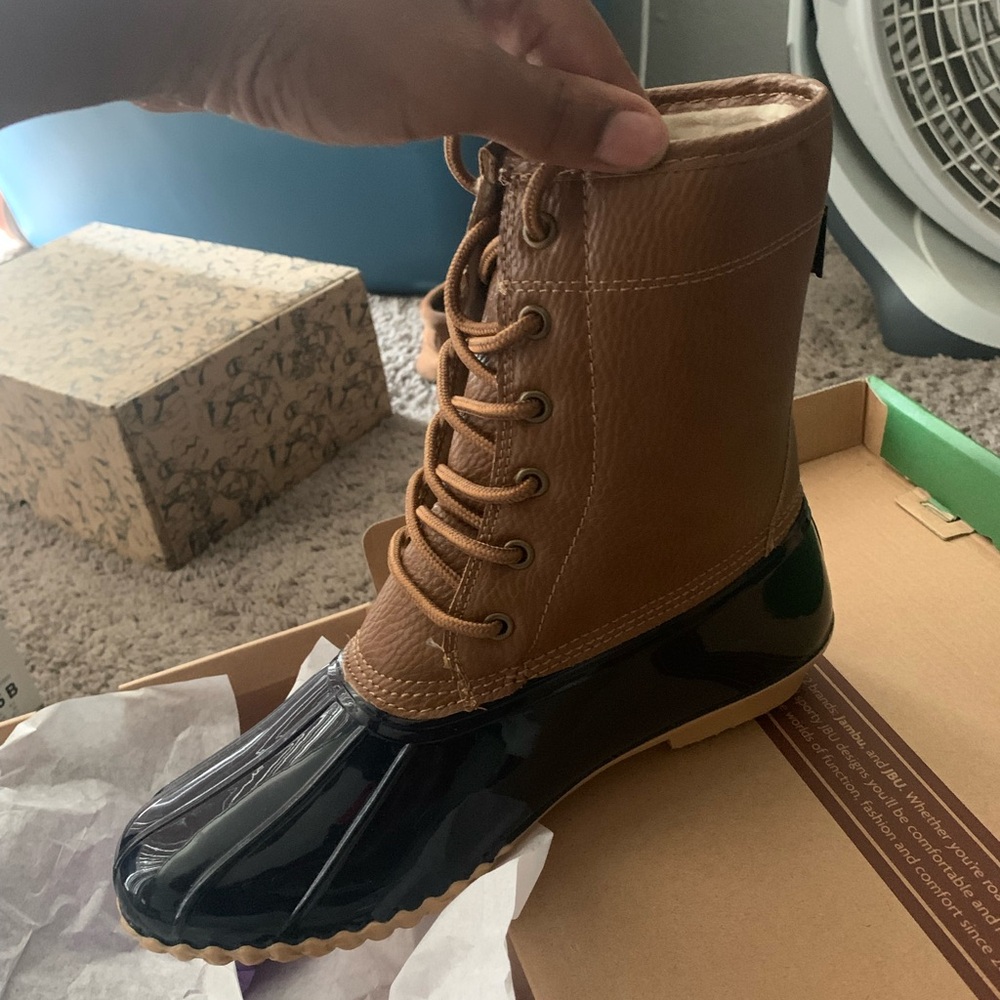 JBU Tan and Navy Winter Boots